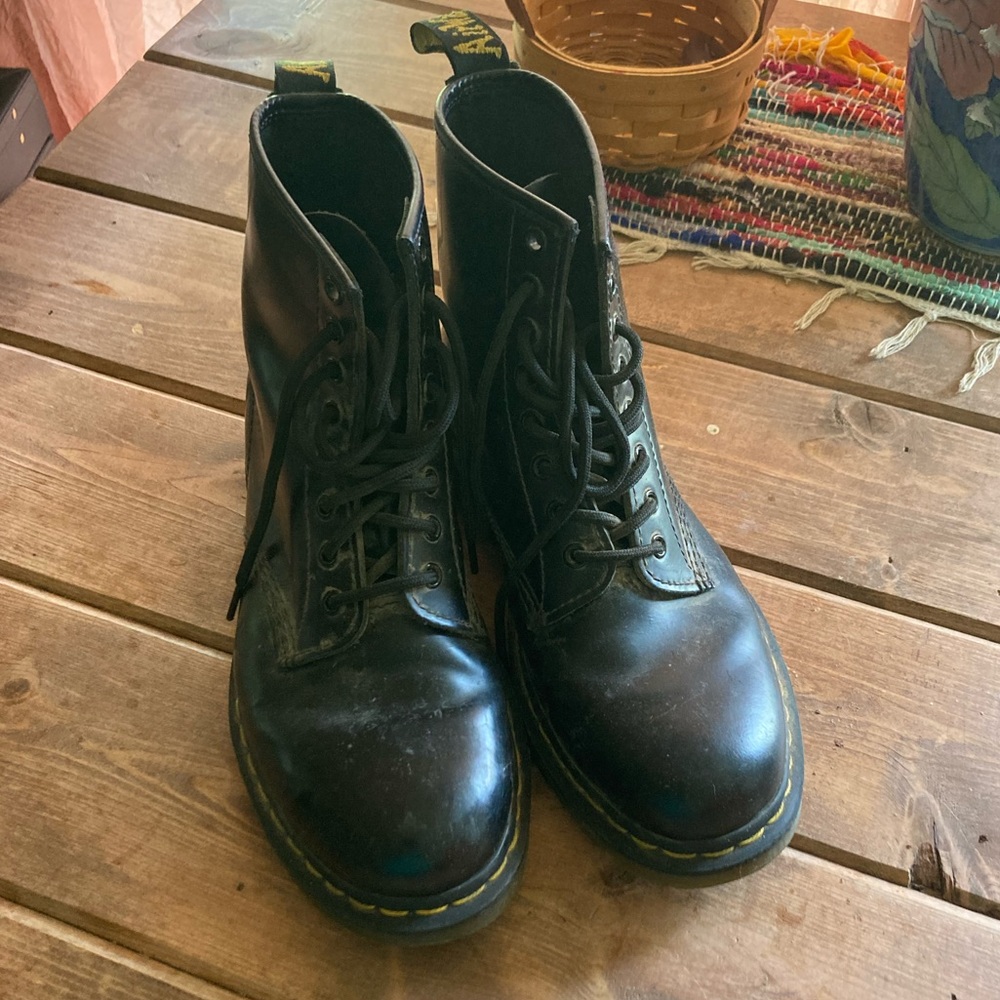 Dr. Martens 1460s size 10 black lace up combat boots